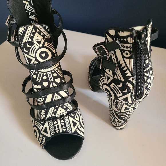 Bamboo Senza-3 open toe heels (Size US 8.5) - Picture 3 of 3